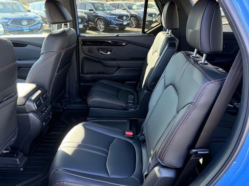 Certified 2025 Honda Pilot TrailSport image 16