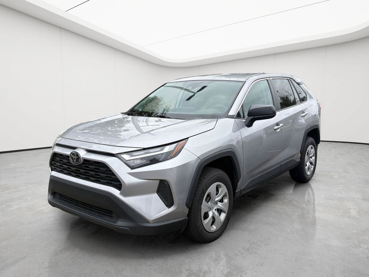 Used 2023 Toyota RAV4 LE AWD/4WD image 3