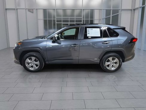 Certified 2022 Toyota RAV4 LE AWD/4WD image 5