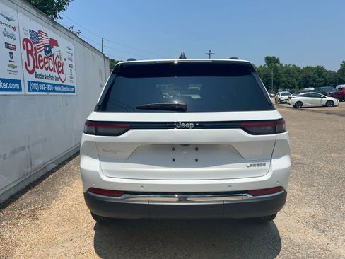 New 2025 Jeep Grand Cherokee Laredo w/ Luxury Tech Group I image 4