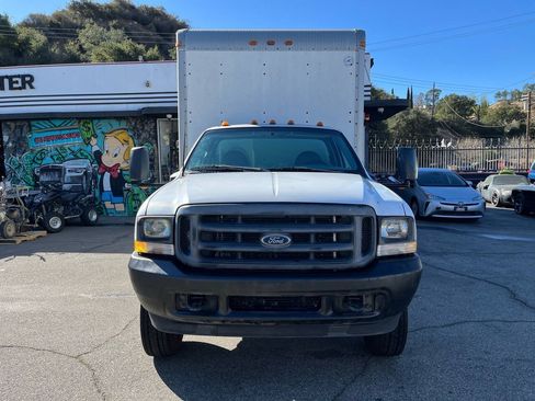 Used 2002 Ford F450 2WD Regular Cab Super Duty image 3