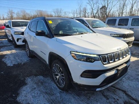 Used 2023 Jeep Compass Limited w/ Elite Group image 2