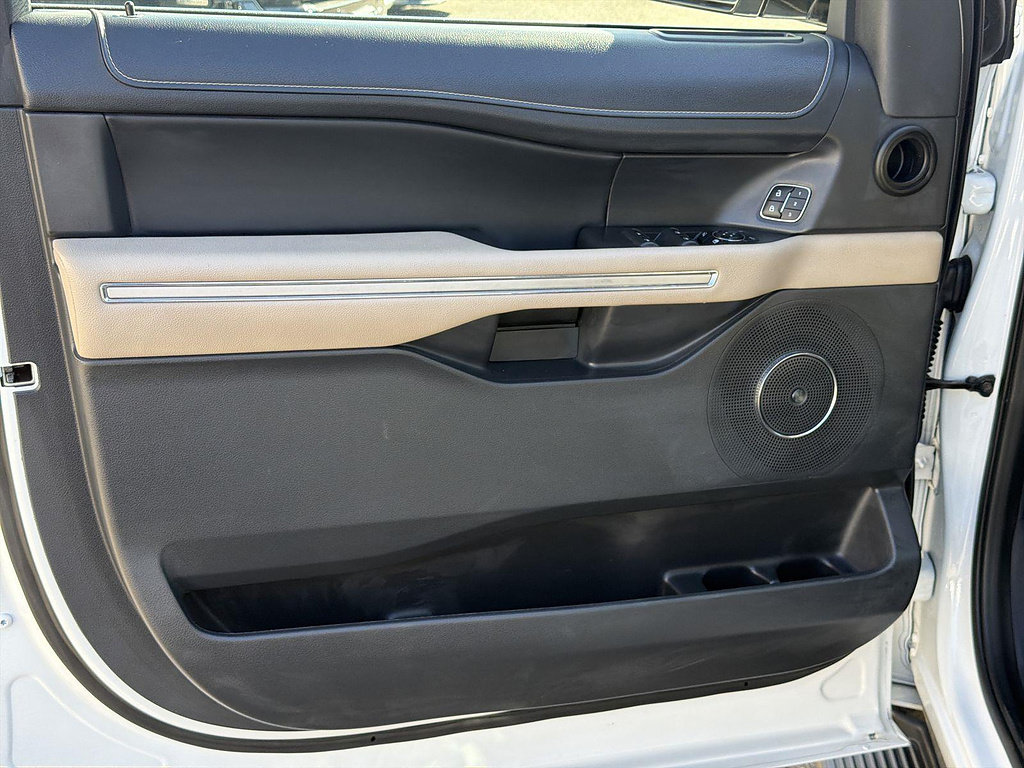 Used 2024 Ford Expedition Limited RWD image 15