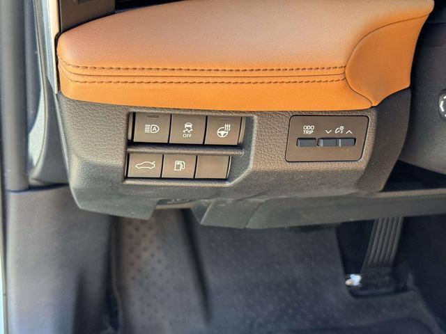 Used 2019 Toyota Avalon Limited FWD image 22