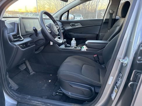 Used 2025 Kia Sportage LX image 13