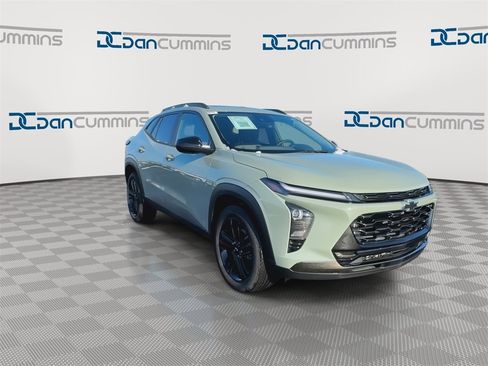 Used 2024 Chevrolet Trax ACTIV w/ Sunroof Package image 3