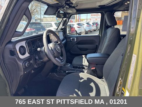 Used 2024 Jeep Wrangler Unlimited w/ Convenience Group AWD/4WD image 13