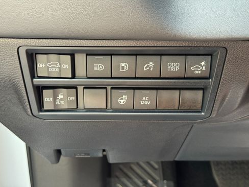 Used 2024 Toyota Sequoia Platinum AWD/4WD image 19