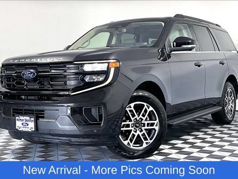 Used 2025 Ford Expedition Active AWD/4WD image 2