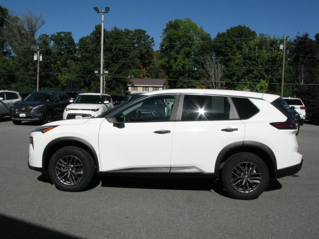 Used 2024 Nissan Rogue S FWD image 9