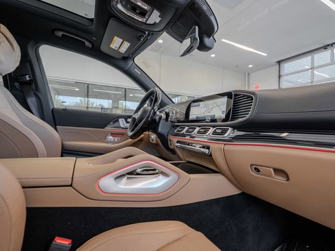 New 2025 Mercedes-Benz GLS 580 4MATIC image 17