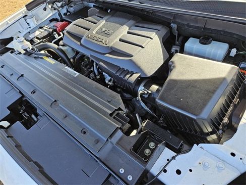 Used 2023 Nissan Titan SV image 17
