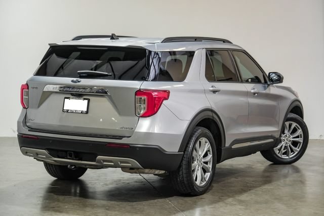 Used 2021 Ford Explorer XLT w/ Equipment Group 202A AWD/4WD image 10