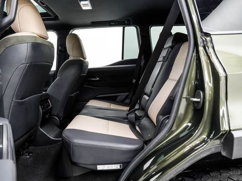 Used 2024 Lexus GX 550 AWD/4WD image 18