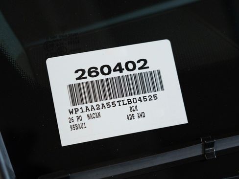 Certified 2026 Porsche Macan AWD/4WD image 30