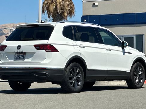 Used 2022 Volkswagen Tiguan SE FWD image 4