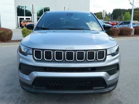 Used 2023 Jeep Compass Sport image 2