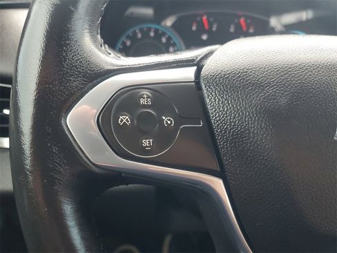 Used 2021 Chevrolet Traverse LT image 23