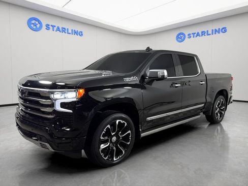 Certified 2025 Chevrolet Silverado 1500 High Country AWD/4WD image 2