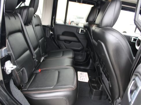 Used 2022 Jeep Wrangler Unlimited Rubicon w/ Xtreme Recon 35" Tire Package AWD/4WD image 12