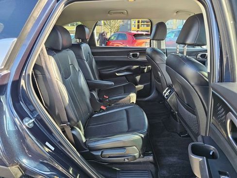 Certified 2023 Kia Sorento EX image 13