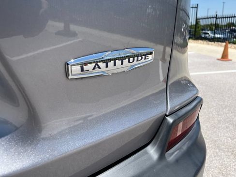 Used 2019 Jeep Cherokee Latitude Plus FWD image 8
