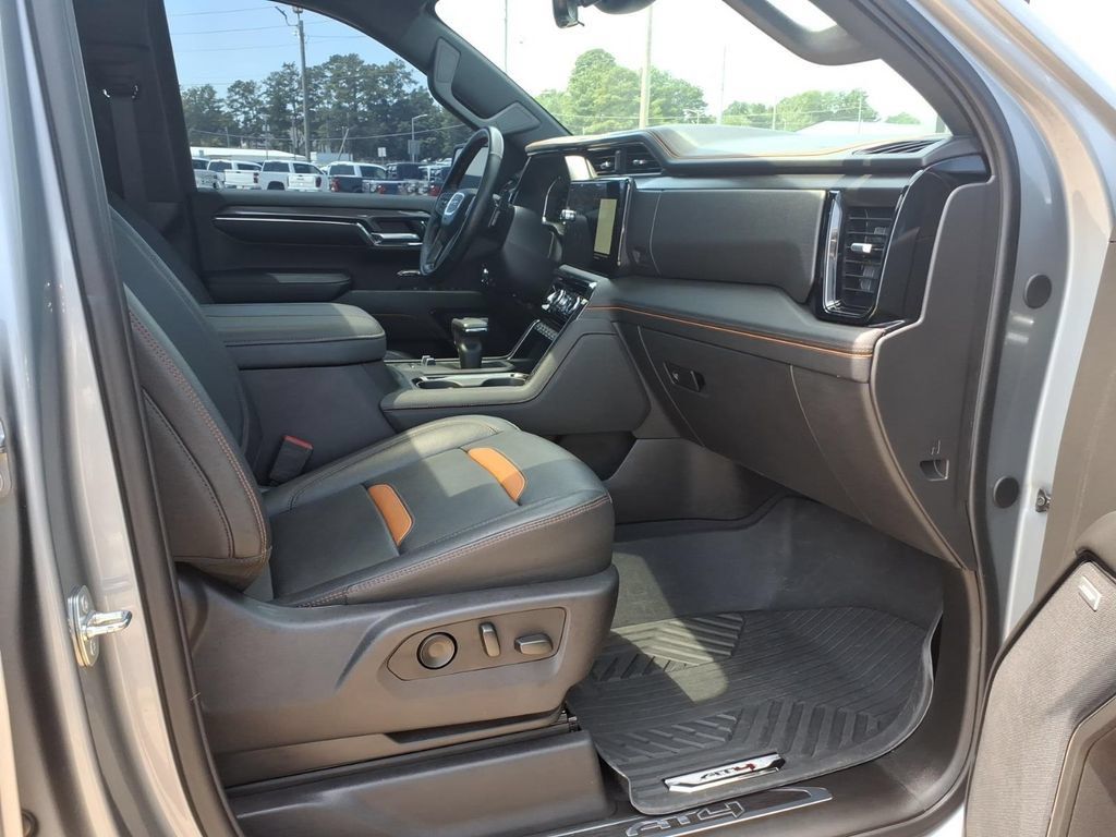 Used 2024 GMC Sierra 1500 AT4 w/ Technology Package AWD/4WD image 12