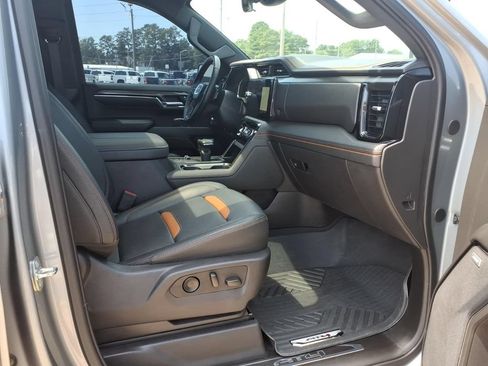 Used 2024 GMC Sierra 1500 AT4 w/ Technology Package AWD/4WD image 12