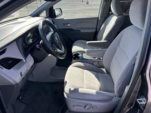 Used 2019 Toyota Sienna LE image 21