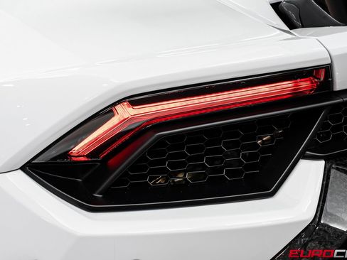 Used 2018 Lamborghini Huracan Performante image 22