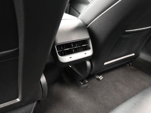 Used 2021 Tesla Model 3 Standard Range Plus image 29