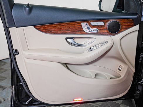 Certified 2022 Mercedes-Benz GLC 300 image 23