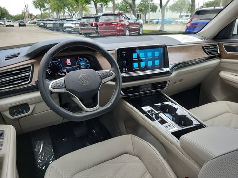 Used 2024 Volkswagen Atlas SE FWD image 15