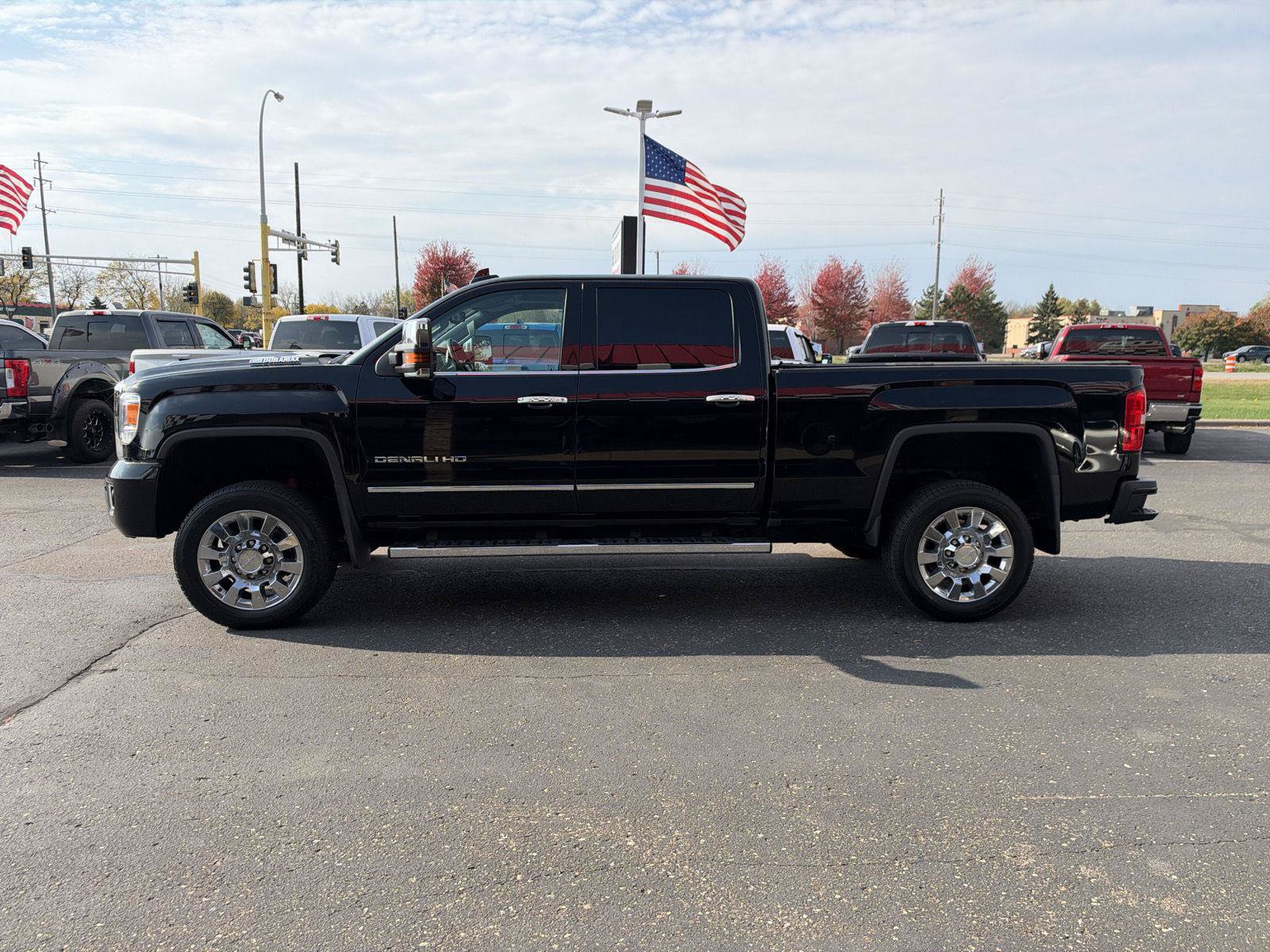 Used 2017 GMC Sierra 2500 Denali w/ Suspension Package, Off-Road AWD/4WD image 4