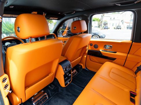Used 2025 Rolls-Royce Cullinan AWD/4WD image 32