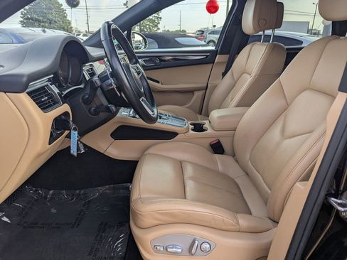 Used 2018 Porsche Macan image 10
