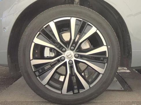 Used 2025 Volvo XC60 B5 Plus image 6