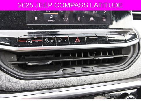 Used 2025 Jeep Compass Latitude w/ Convenience Group image 29