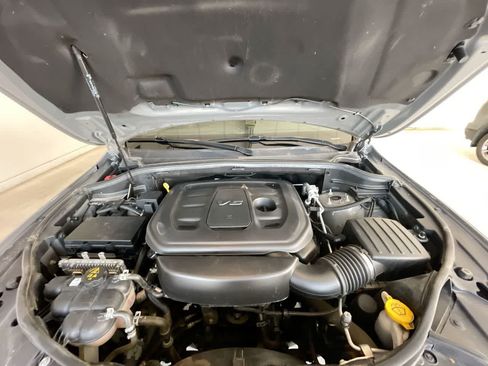 Used 2022 Jeep Grand Cherokee Laredo X AWD/4WD image 25
