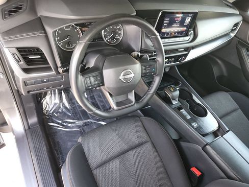 Used 2025 Nissan Rogue SV FWD image 12