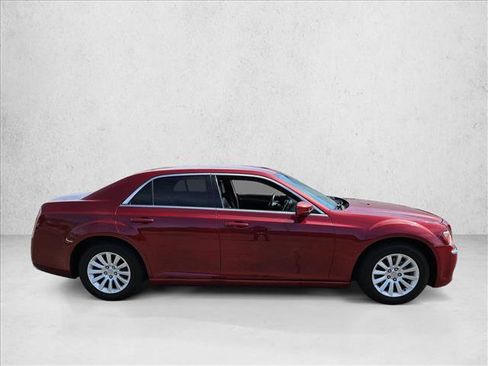 Used 2013 Chrysler 300 RWD image 4