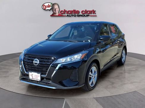 Used 2025 Nissan Kicks Play S image 1