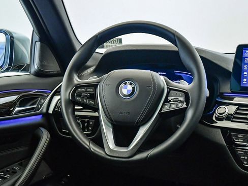 Certified 2022 BMW 530e w/ Premium Package image 13