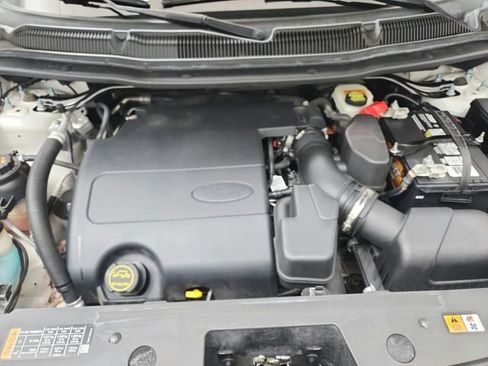 Used 2017 Ford Explorer XLT w/ Equipment Group 202A FWD image 17