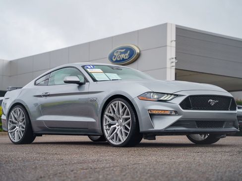 Used 2021 Ford Mustang GT RWD image 2