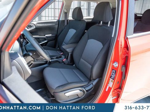 Used 2025 Kia Soul LX FWD image 5