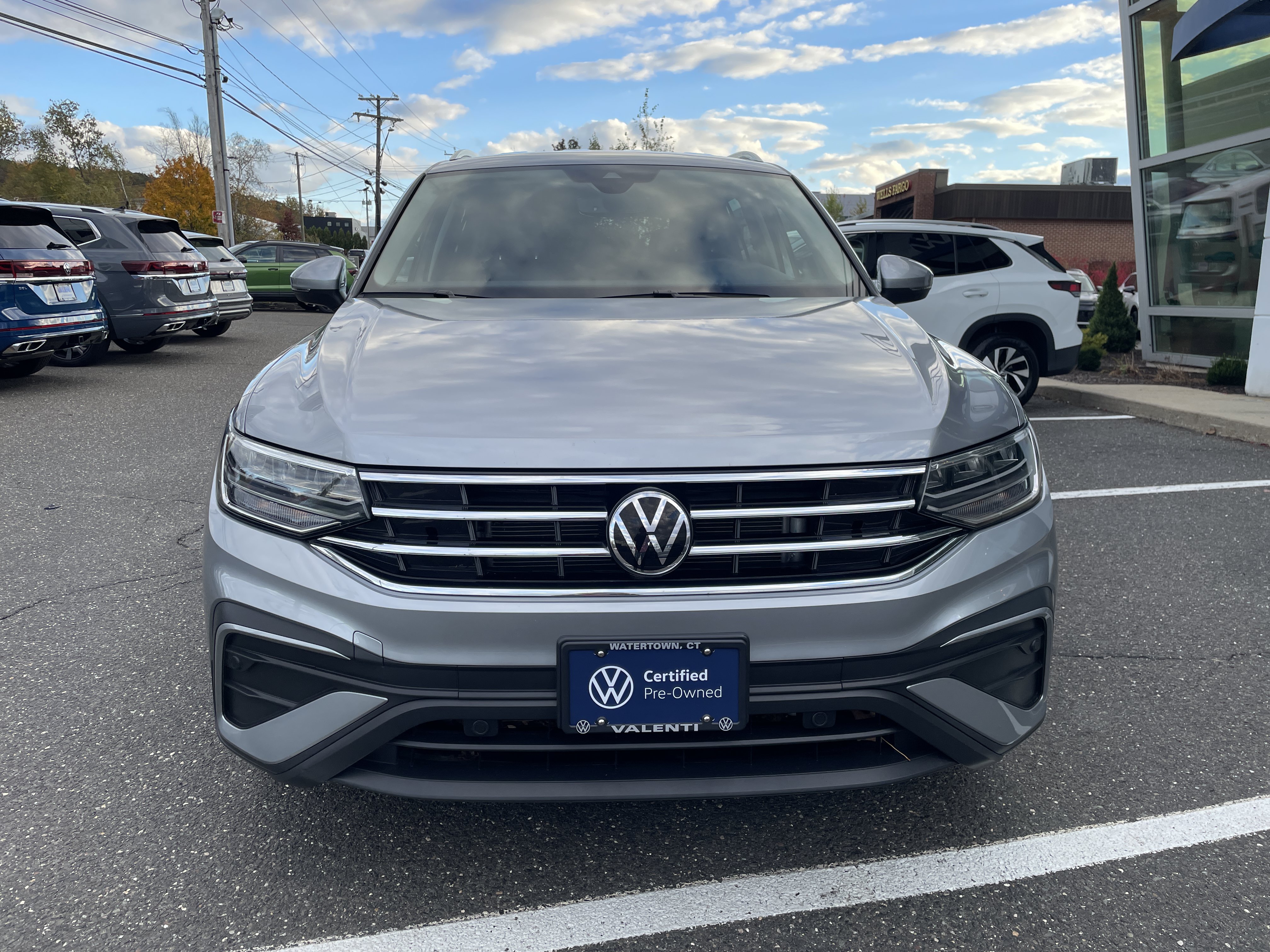 Certified 2022 Volkswagen Tiguan SE AWD/4WD image 2