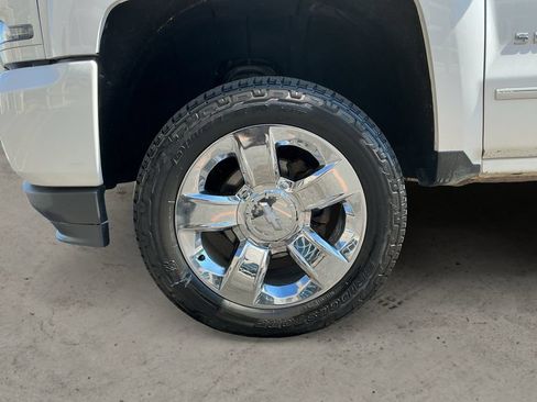 Used 2017 Chevrolet Silverado 1500 LTZ Z71 w/ LTZ Plus Package AWD/4WD image 9