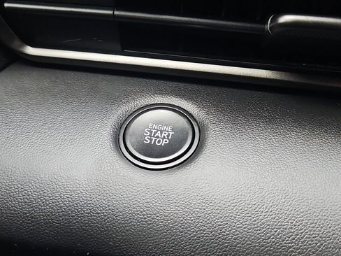 Certified 2025 Hyundai Elantra Sport image 14