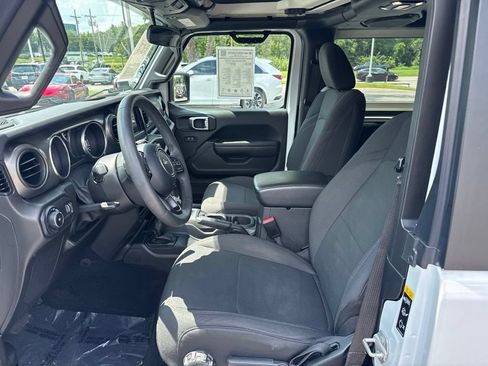 Used 2023 Jeep Wrangler Sport AWD/4WD image 9